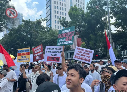 Ilustrasi penolakan terhadap Raperda KTR DKI Jakarta. (Sumber: Poskota | Foto: Pandi Ramedhan)