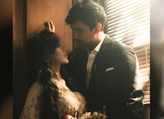 Amanda Zahra bersama suami barunya, Adli, saat momen pernikahan yang menjadi perbincangan publik di media sosial. (Sumber: Instagram/@amandazahra)