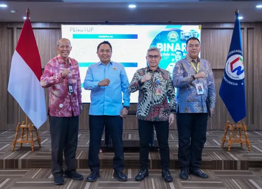 Sestama BNN RI, Tantan Sulistyana, memberikan dukungan terhadap inovasi sistem BINAR yang digagas Kepala Bidang Pemberantasan BNN Provinsi Jambi, Rachmad Rasnova, untuk integrasi data penanganan narkotika. (Sumber: Biro Humas dan Protokol BNN)