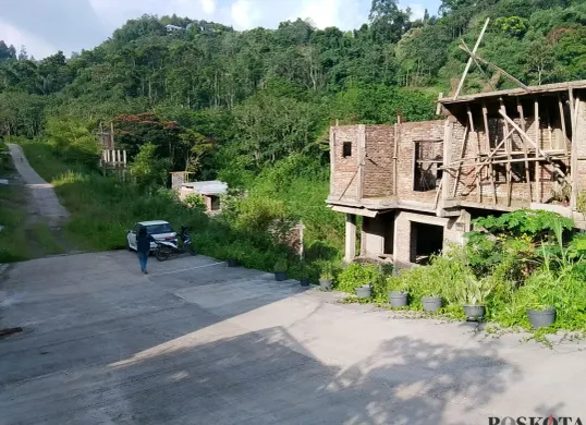 Salah satu komplek perumahan yang berada di kawasan rawan bencana di wilayah Kabupaten Bandung Barat. (Sumber: Poskota/Gatot Poedji Utomo)
