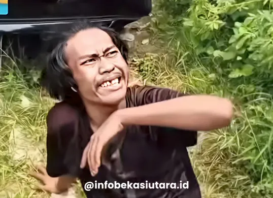Tangkap layar seorang pria diduga ODGJ nyaris diamuk massa usai mencoba mencuri mobil di kawasan Duta Harapan, Bekasi Utara, Kota Bekasi. (Sumber: Instagram @Infobekasiutara)