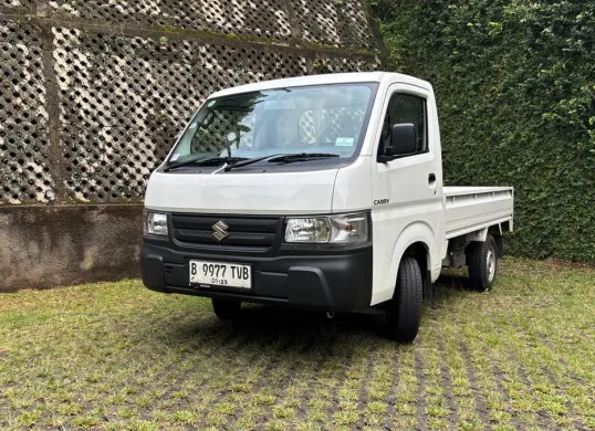 Tampilan depan Suzuki All New Carry yang membawa beberapa pembaruan di sektor mobil niaga (Sumber: Poskota/Herdyan Anugrah Triguna)