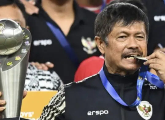 Ketua BTN PSSI Sumardji menyampaikan keterangan pers terkait pengakhiran kerja sama Indra Sjafri sebagai pelatih Timnas Indonesia U-23 usai SEA Games 2025. (Sumber: Instagram/@indrasjafri_coach)