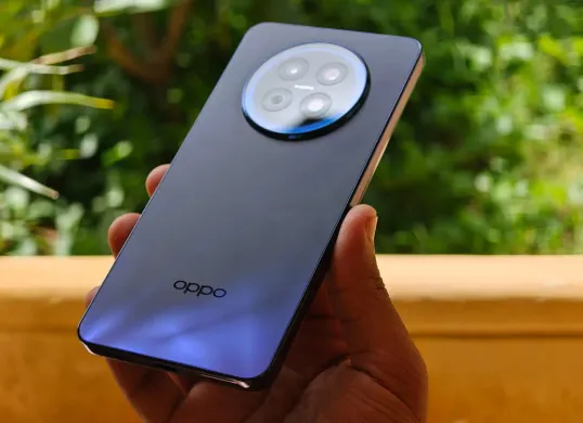 Oppo Find X8 Ultra disebut-sebut sebagai ancaman serius bagi dominasi iPhone 17 Pro Max. (Sumber: X/@mehtababd)