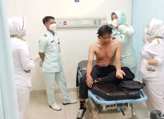 Kondisi korban mendapat perawatan intensif di RSUD Cibabat, Kota Cimahi. (Sumber: Poskota/Gatot Poedji Utomo)