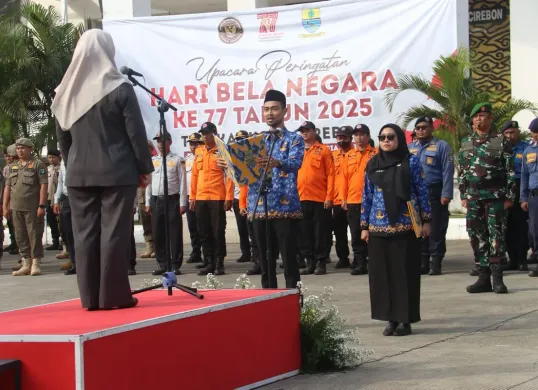 Pemkot Cirebon menggelar Upacara Peringatan Hari Bela Negara ke-77 Tahun 2025 di halaman Balai Kota Cirebon, Jumat, 19 Desember 2025. (Sumber: Humas Pemkot Cirebon)