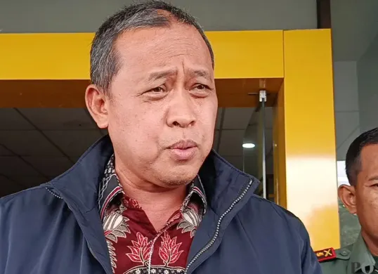 Wali Kota Bekasi, Tri Adhianto sebut masih tunggu arahan Gubernur Jawa Barat terkait penghentian sementara penerbitan izin pembangunan kawasan perumahan. (Sumber: Poskota/Nurpini Aulia Rapika)