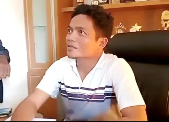 Kepala Desa Sadeng Yanuar Lesmana membantah tuduhan praktik ilegal yang dilakukan di rumahnya. (Sumber: Istimewa)