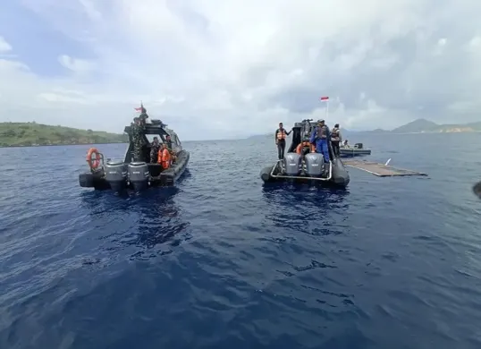 Operasi pencarian korban tenggelamnya kapal wisata KM Putri Sakinah di perairan Labuan Bajo, Nusa Tenggara Timur (NTT), memasuki hari keempat dengan kabar duka. (Sumber: X/@ Meta80ki)