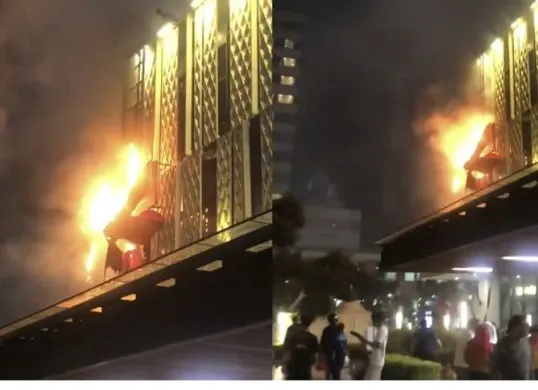 Papan reklame elektronik di Mal Sarinah Jakarta Pusat terbakar pada Minggu malam. Tidak ada korban jiwa dalam peristiwa ini. (Sumber: X/@lilyoongii)