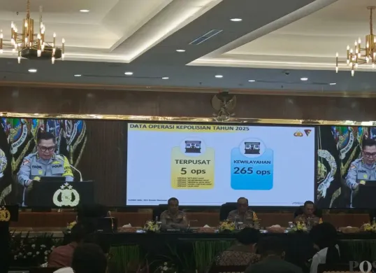 Asisten Utama Operasi Kapolri Komjen Fadil Imran menyampaikan capaian tersebut dalam Rilis Akhir Tahun Mabes Polri di Jakarta Selatan, Selasa, 30 Desember 2025. (Sumber: Poskota/Ali Mansur)