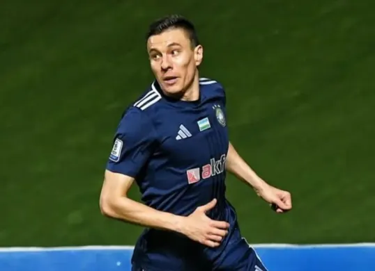 Igor Sergeev, striker andalan Timnas Uzbekistan, dikabarkan masuk radar Persib Bandung jelang bursa transfer putaran kedua musim 2025/2026. (Sumber: Pinterest/@Emiliano BJsilva)