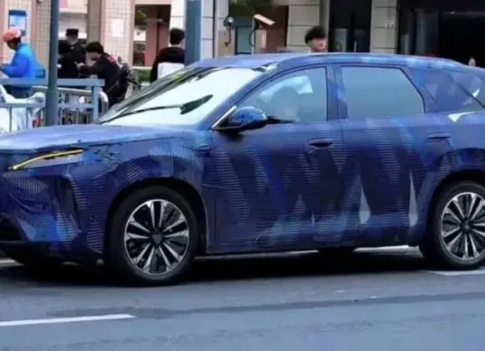 SUV listrik terbaru BYD dari seri Dynasty mulai terungkap lewat uji jalan. (Sumber: Carnewschina)