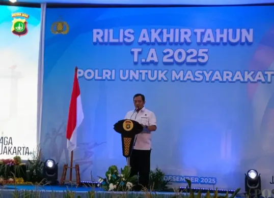 Direktur Reserse Kriminal Umum Polda Metro Jaya Kombes Iman Imanuddin dalam pemaparan Rilis Akhir Tahun (RAT) 2025 di BPMJ, Jakarta Selatan, Rabu, 31 Desember 2025. (Sumber: Poskota/Ali Mansur)