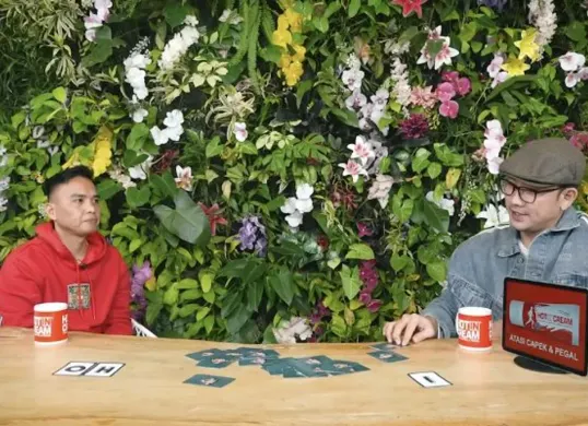 Ramalan Hard Gumay tentang 2026 mengejutkan publik. Ia menyebut artis pria meninggal di penjara, aktor terseret skandal viral dan lainnya. (Sumber: YouTube/CURHAT BANG Denny Sumargo)