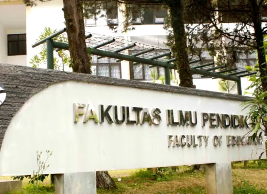 Ilustrasi universitas terbaik di Indonesia dalam bidang pendidikan guru dan studi akademik versi THE WUR 2025. (Sumber: UPI)