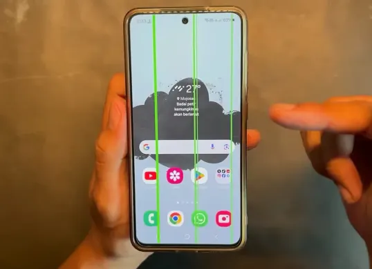 Cara atasi garis hijau di LCD hp Samsung tanpa bongkar perangkat. (Sumber: YouTube/TutorInd)