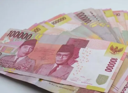 Syarat, tabel angsuran, dan cara ajukan KUR Bank Mandiri 2025. (Sumber: Pinterest)