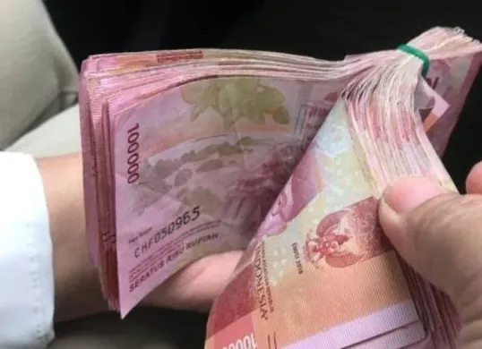 Gaji ke-13 tidak masuk rekening? Segera lakukan 3 tindakan ini, verifikasi data, hubungi bank, dan bawa dokumen ke kantor Taspen terdekat! (Sumber: Pinterest)