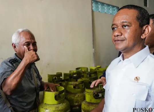 Menteri ESDM Bahlil Lahadalia Kunjungi Agen Gas LPG Tiga Kilogram