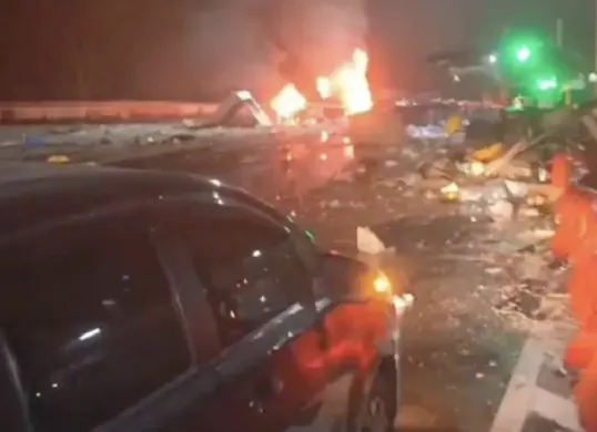 Kecelakaan terjadi di Gerbang Tol Ciawi 2 dan menyebabkan delapan orang tewas.