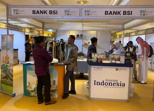 Ilustrasi UMKM yang mengajukan pinjaman KUR BSI 2025. (Sumber: BSI)