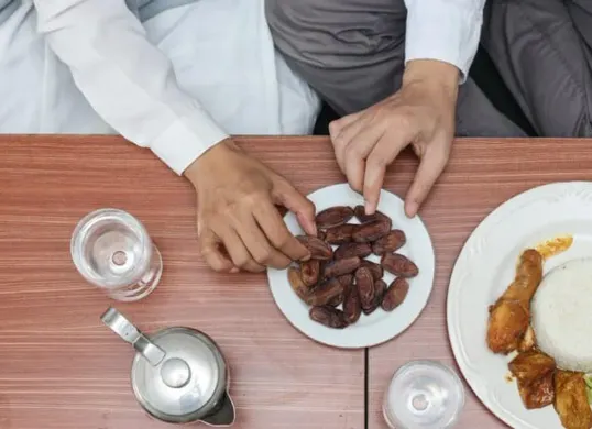 Manfaat makan kurma yang sangat banyak dapat membuatnya menjadi pilih yang baik saat buka puasa (Sumber: Freepik)