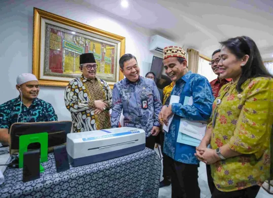 Pj Gubernur Jakarta Teguh Setyabudi meluncurkan Program Pengembangan Usaha Mikro, Kecil, dan Menengah (UMKM) Disabilitas Netra di Jalan Fatmawati Raya, Cilandak Barat, Jakarta Selatan, Kamis, 6 Februari 2024. (Sumber: Dok. Kominfotik)