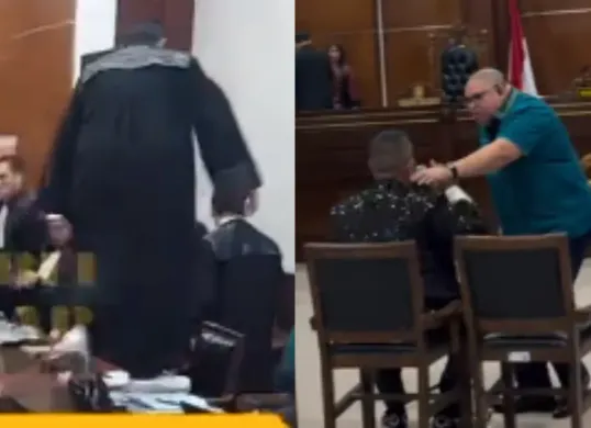 Momen pengacara Razman Arif Nasution naik ke meja Pengadilan dalam sidang pencemaran nama baik terhadap Hotman Paris. (Sumber: Tangkap Layar YouTube/Sambal Lalap)