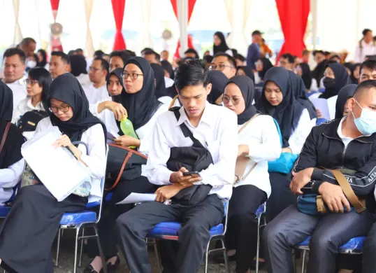Peluang emas bagi lulusan SMA/SMK! CPNS 2025 membuka berbagai formasi yang bisa Anda lamar. Simak daftarnya! (Sumber: UNILA)