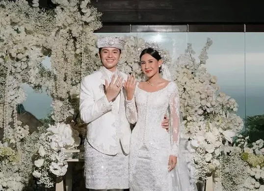 Harga pakaian pengantin Angga Yunanda dan Shenina Cinnamon menikah. (Sumber: Instagram/@angga)