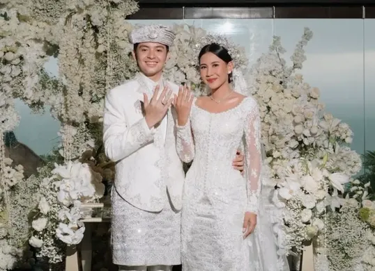 Potret pernikahan Angga Yunanda dan Shenina Cinnamon. (Sumber: Instagram/@angga)