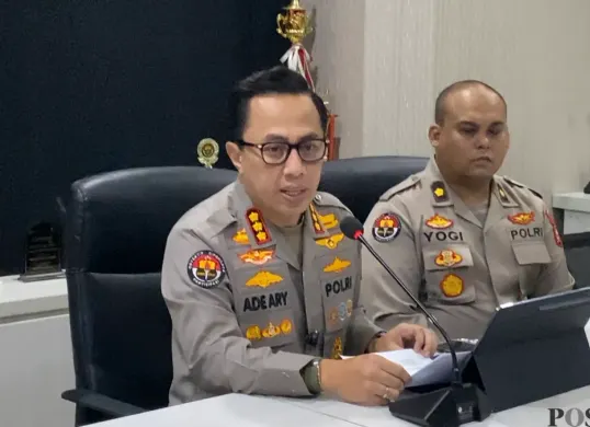 Kabid Humas Polda Metro Jaya, Kombes Ade Ary Syam Indradi saat ditemui di Mapolda Metro Jaya, Jakarta Selatan, Senin, 10 Februari 2025. (Sumber: Poskota/Ali Mansur)