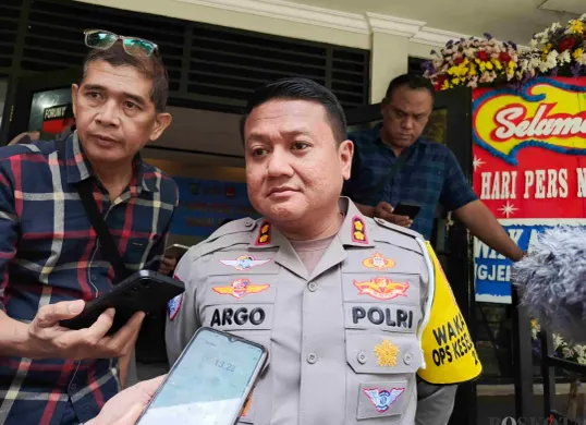Wakil Direktur Lalu Lintas Polda Metro Jaya AKBP Argo Wiyono, siapkan skenario arus lalu lintas pada demo besar-besaran ojol. (Sumber: Poskota/Ali Mansur)