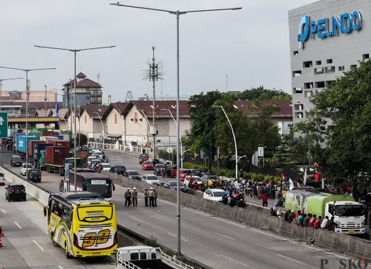 Aksi Unjuk Rasa Sopir Truk Peti Kemas Hilangkan Pungli dan Premanisme