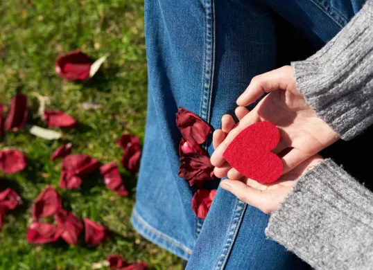 Berbagai diskon dan promo makanan minuman khusus di hari Valentine 2025. (Sumber: Pexels/Engin Akyurt)
