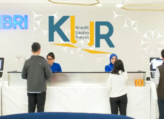 Ilustrasi debitur mengajukan KUR Kecil BRI 2025 untuk dapat pembiayaan modal usahanya . (Sumber: bri.co.id)