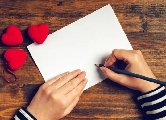 Ini ucapan valentine 2025 yang paling romantis untuk diberikan kepada pasangan. (Sumber: Pinterest/@Ratka CG)