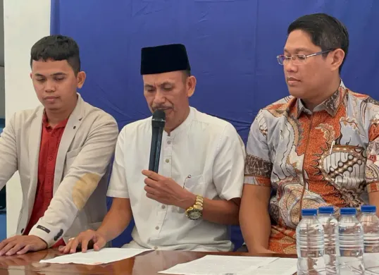 Arsin saat memberikan keterangan mengenai kasus yang menjeratnya saat ini. (Sumber: Dok. Pribadi)
