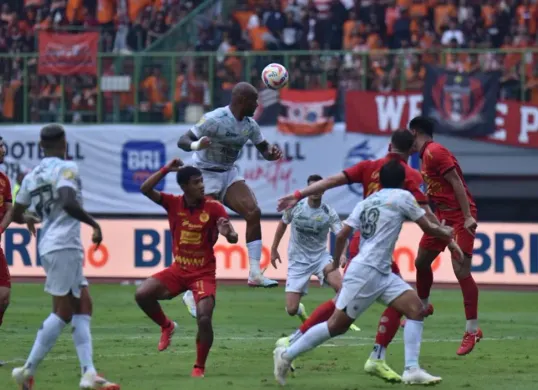 Persib vs Persija imbang 2-2 pertandingan BRI Liga 1 pekan 23. (Persib)
