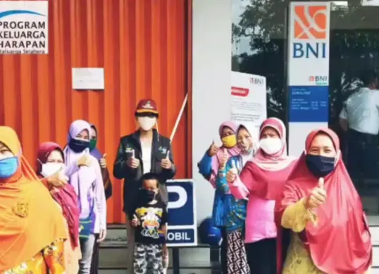 Ilustrasi - Penyaluran dana Bansos PKH-BPNT dilakukan melalui Kartu Keluarga Sejahtera (KKS) milik KPM. Cek prediksi penyaluran subsidi bantuan sosial tahap 2 2025 selengkapnya. (Sumber: Instagram/@kabar_pkh_mas_yudha)
