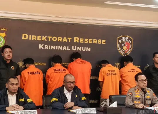 Para tersangka perampokan dan pembunuhan seorang lansia berusia 71 tahun. (Sumber: Poskota/Ali Mansur)