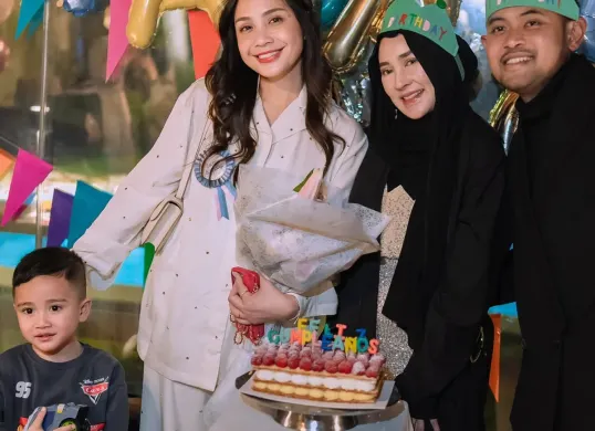 Ulang tahun Nagita Slavina ke 37. (Sumber: Instagram/raffinagita1717)