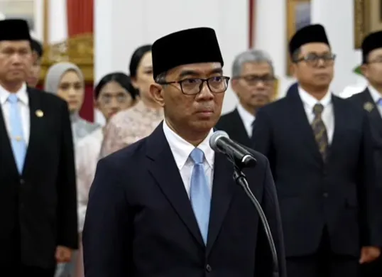Brian Yuliarto dilantik sebagai Mendiktisaintek baru di Istana Negara, Jakarta, Rabu, 19 Februari 2025. (Sumber: YouTube/Sekretariat Presiden)