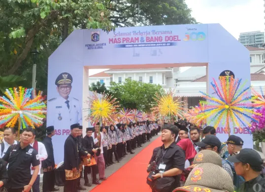 Penyambutan Gubernur dan Wakil Gubernur Jakarta Pramono Anung-Rano Karno di Balai Kota, Kamis, 20 Februari 2025. (Sumber: Poskota/Pandi Ramedhan)