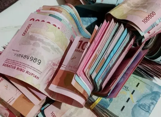 3 bansos tunai yang sudah cair hari ini Senin, 3 Maret 2025. (Sumber: Pinterest)