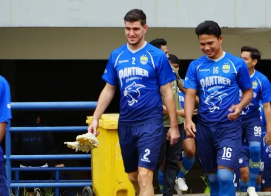 Bek Persib Bandung Nick Kuipers absen melawan Madura United lanjutan BRI Liga 1 besok Sabtu 22 Februari 2025 karena mengalami cidera. (Syarif Pulloh Anwari/Dok pribadi)