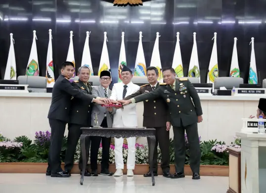 Rapat Paripurna mendengarkan pidato pertama Gubernur Jawa Barat Dedi Mulyadi. (Sumber: Dok. Humas DPRD Jabar)