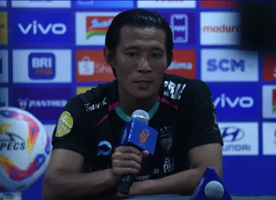 Bek kanan PERSIB, Henhen Herdiana kecewa dengan hasil imbang melawan Madura United. (Sumber: Official Persib)