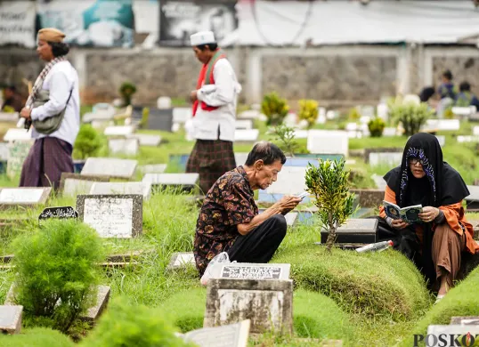 Ilustrasi - Waktu terbaik ziarah kubur. (Sumber: Poskota/Bilal Nugraha Ginanjar)